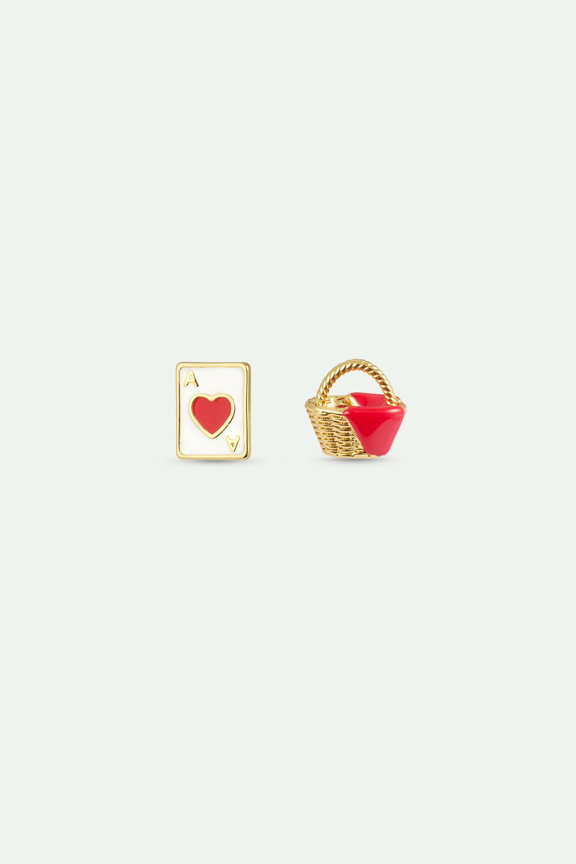 Boucles d'oreilles asymétriques carte coeur et panier coeur