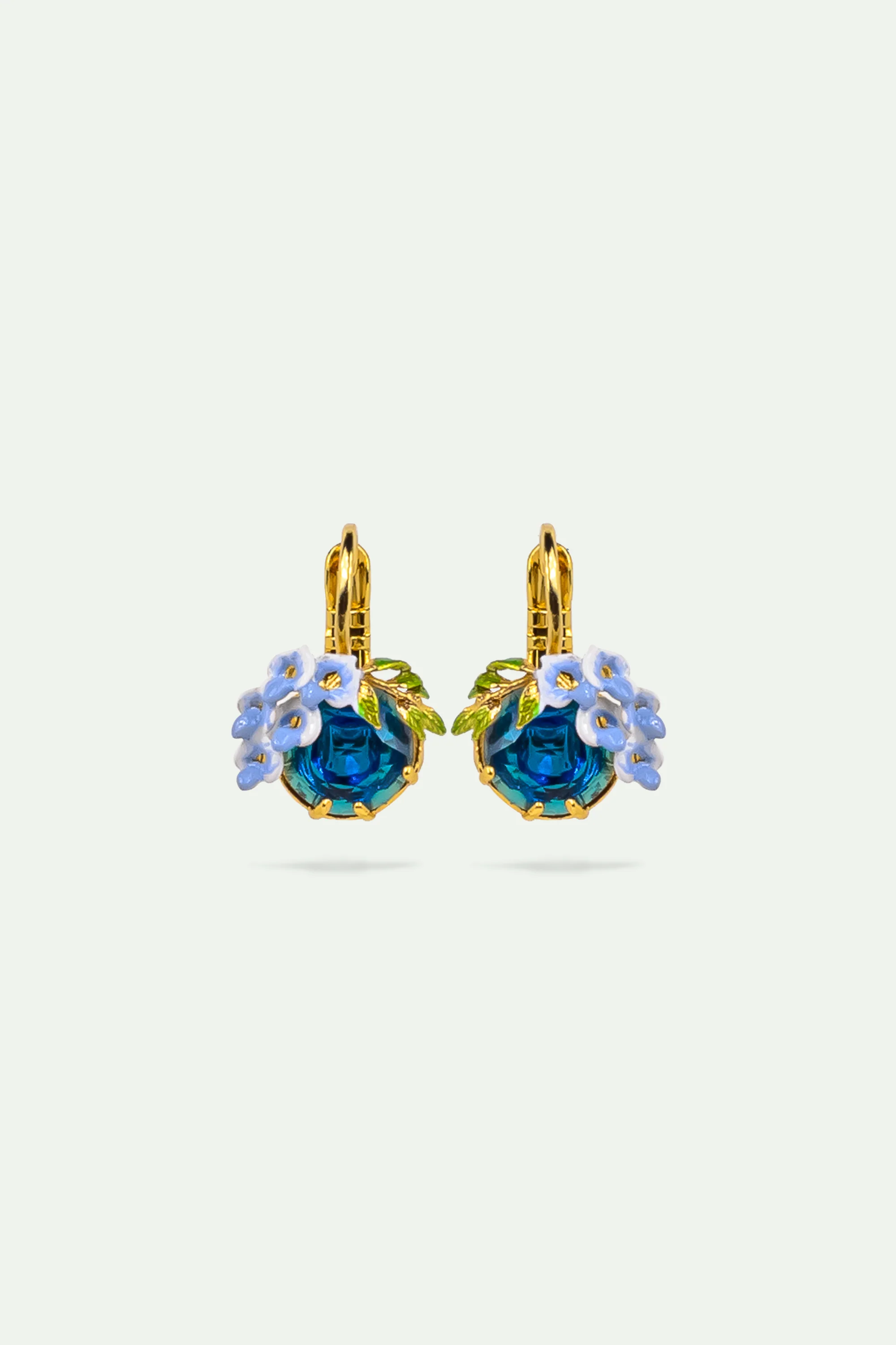 Boucles d'oreilles dormeuses verre facetté bleu et fleurs de glycine - Image 2