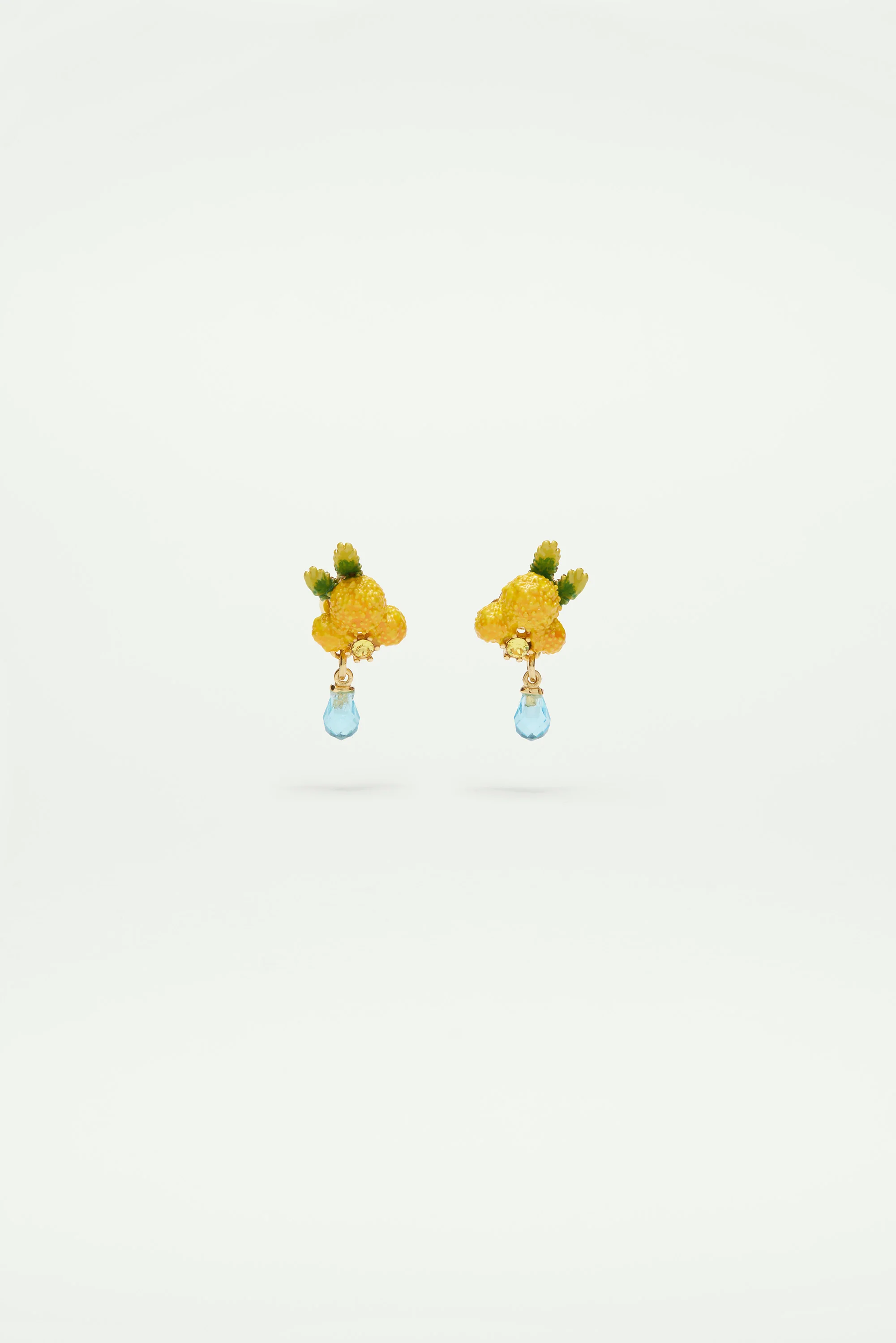Boucles d'oreilles fleur de mimosa et petites feuilles