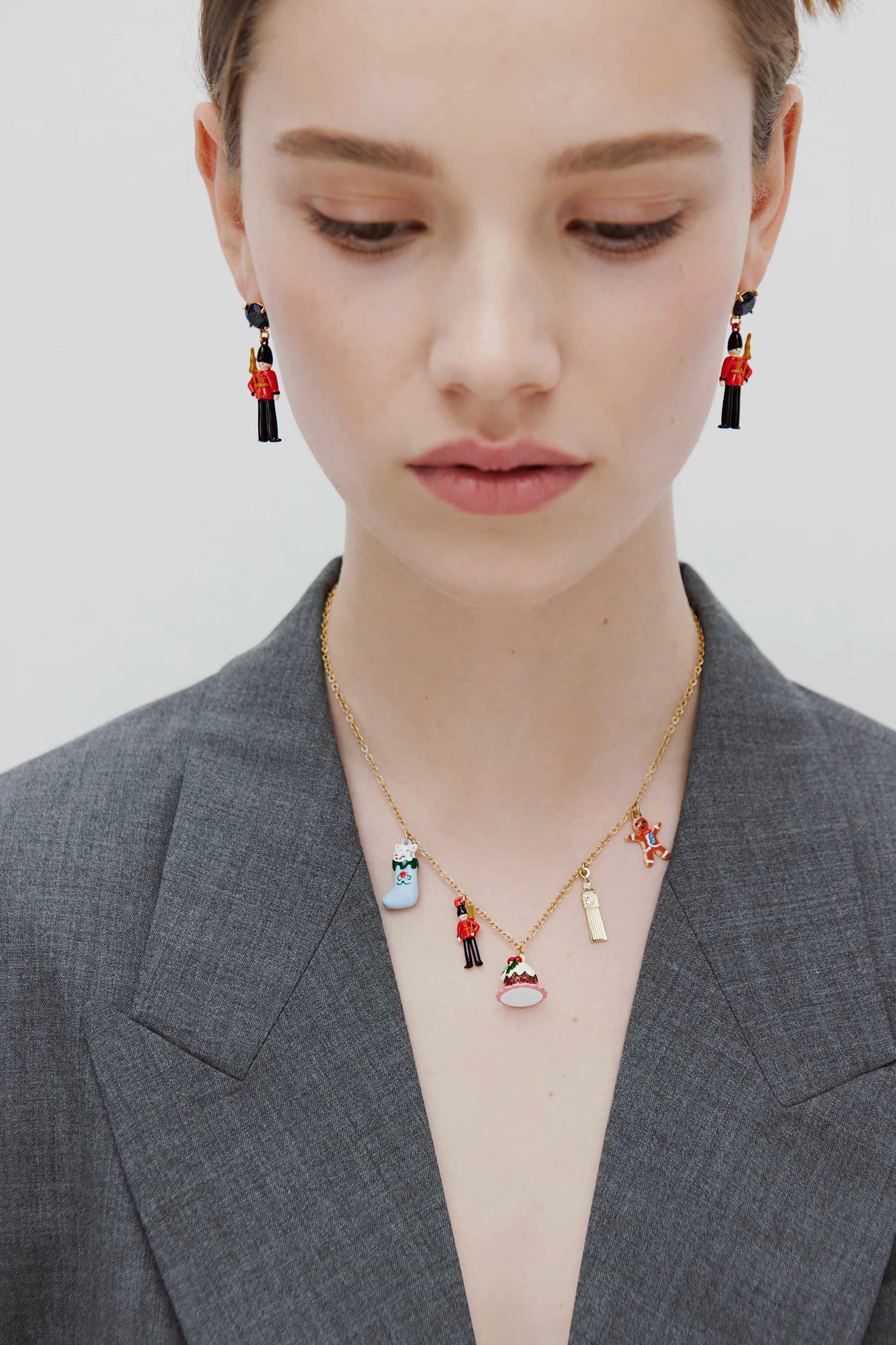 Boucles d'oreilles garde royal noir et rouge et verre facetté noir - Image 4