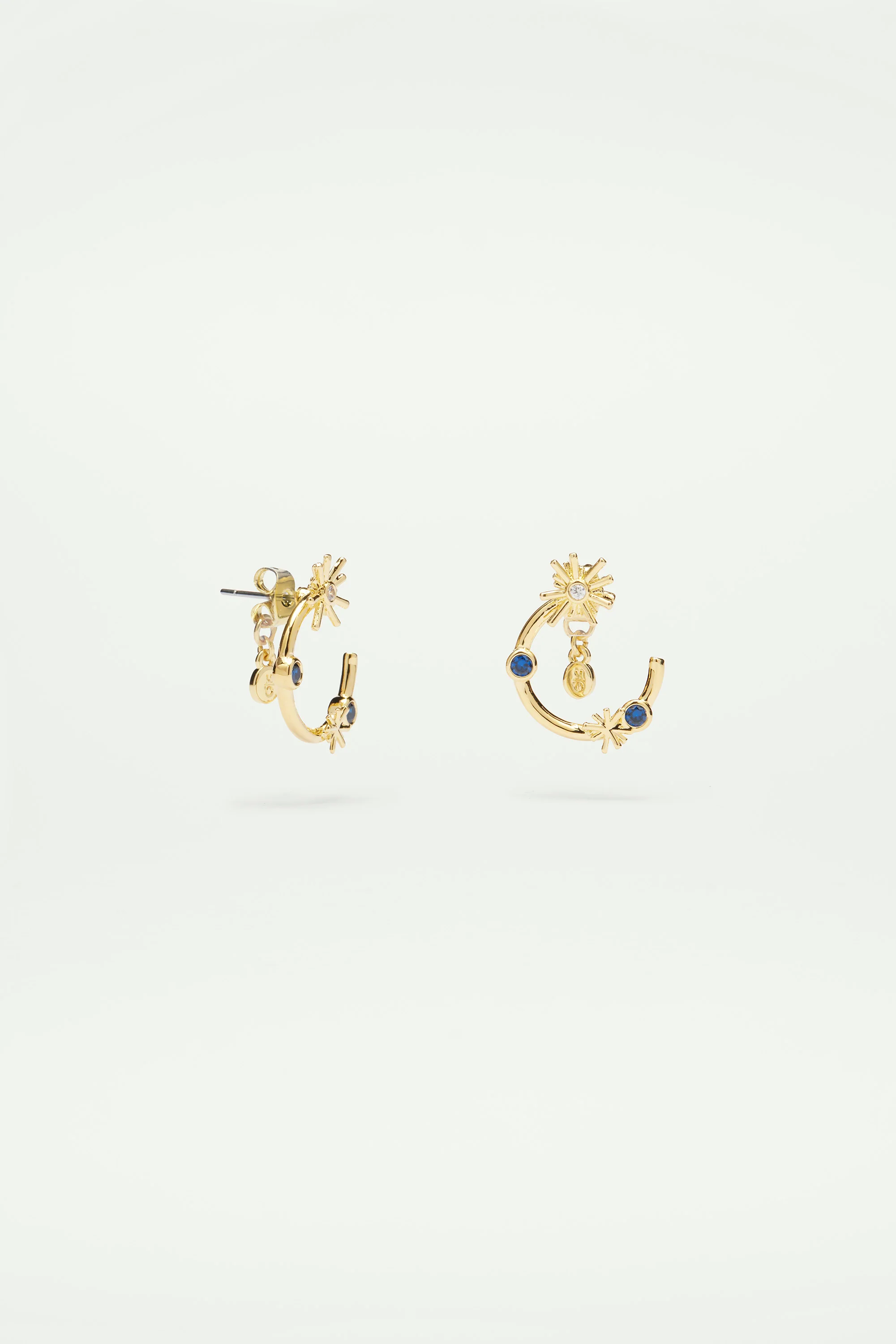 Boucles d'oreilles tiges créoles étoiles dorées et pierres bleu nuit - Image 2
