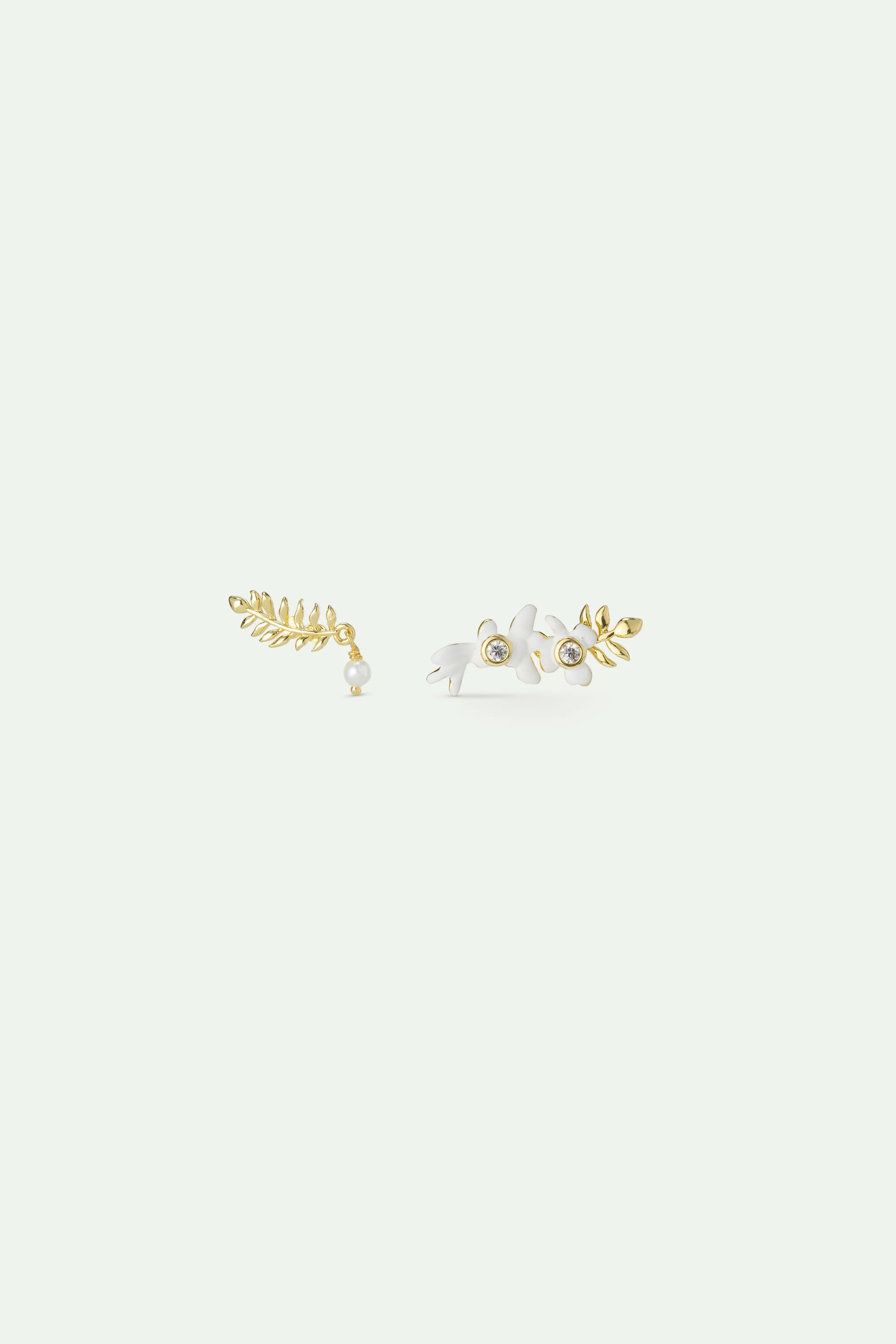Boucles d'oreilles tiges laurier doré, glycine blanche et perle de culture