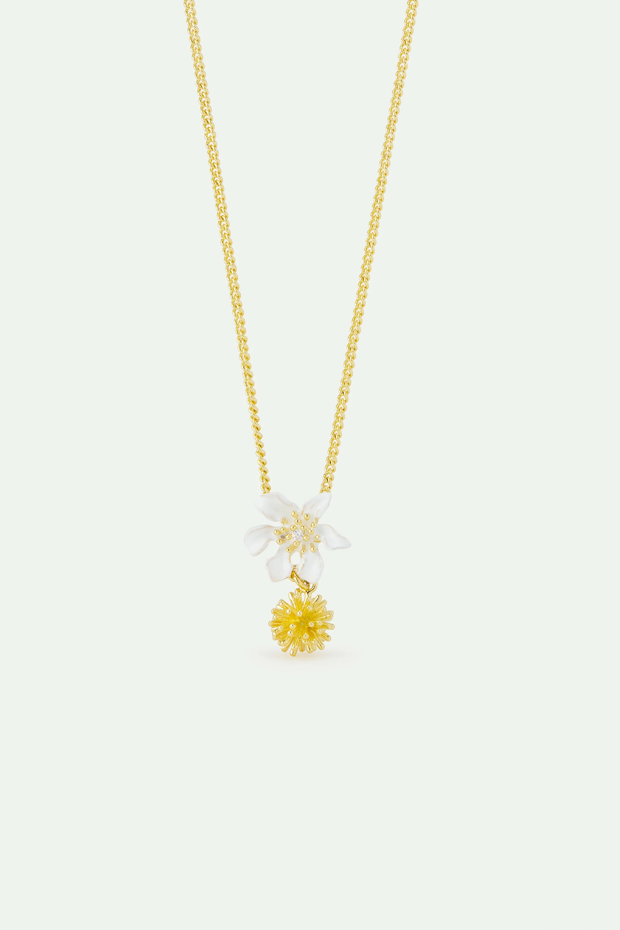 Collier grande fleur de clématite blanche et corête du japon