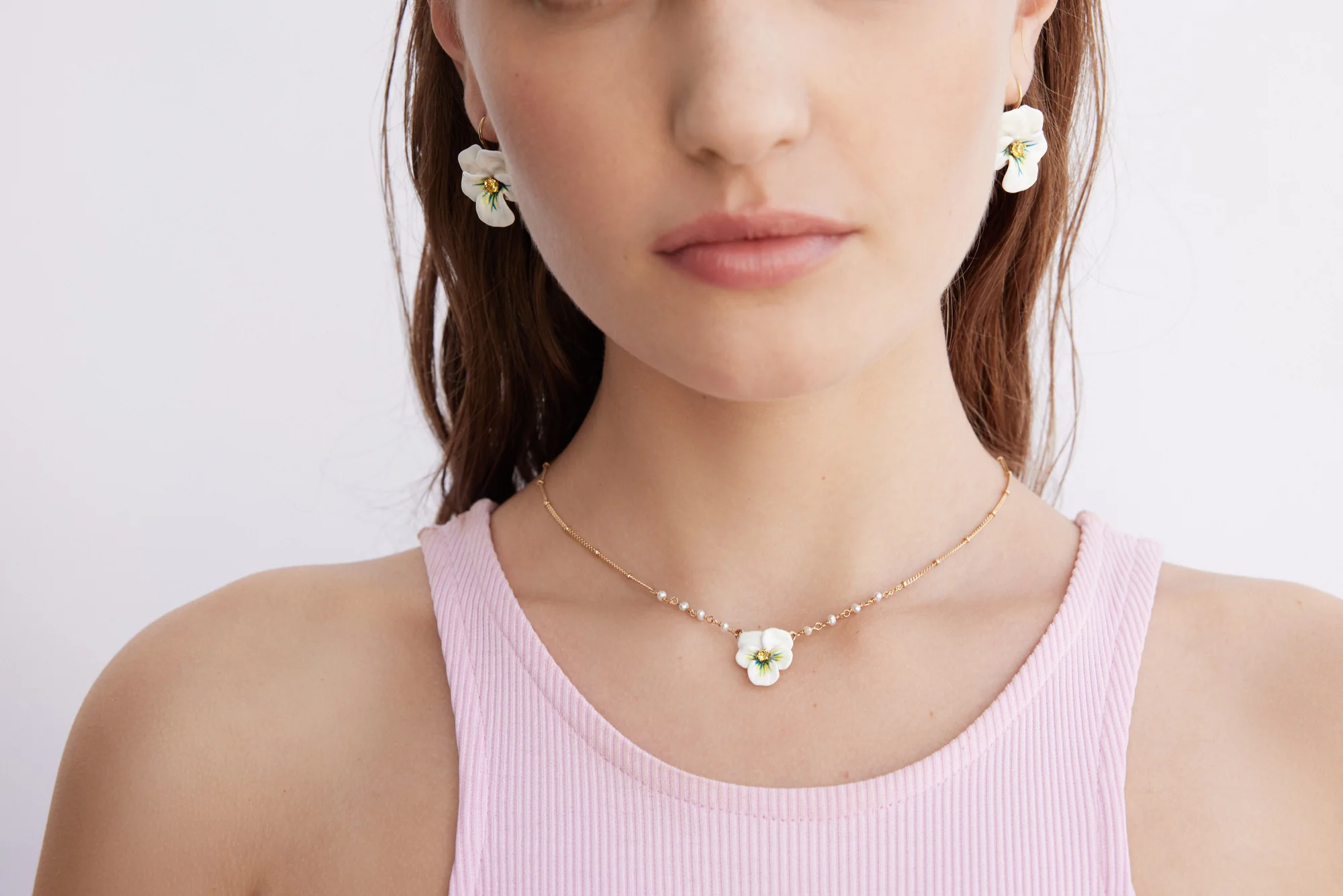 Collier pendentif pensée blanche et cristal taillé - Image 3