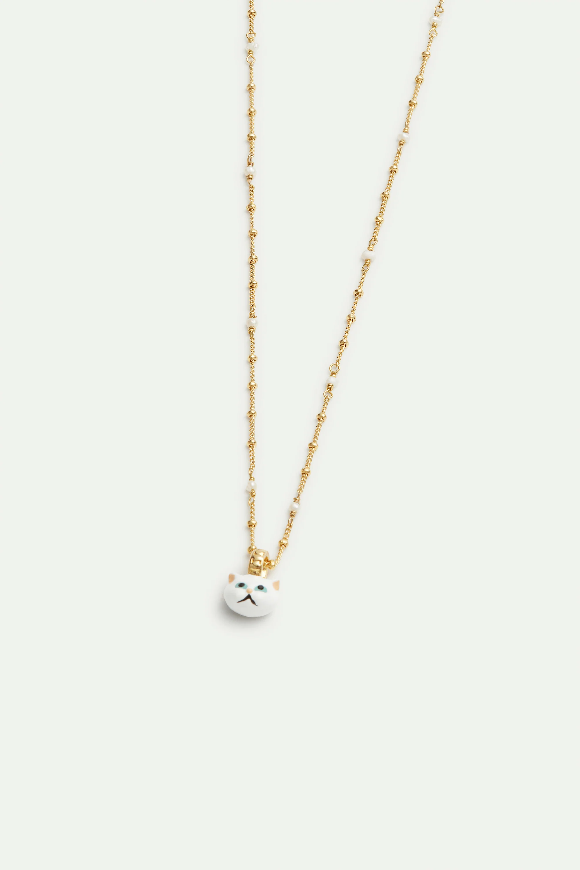 Collier pendentif perlé chat blanc - Image 3