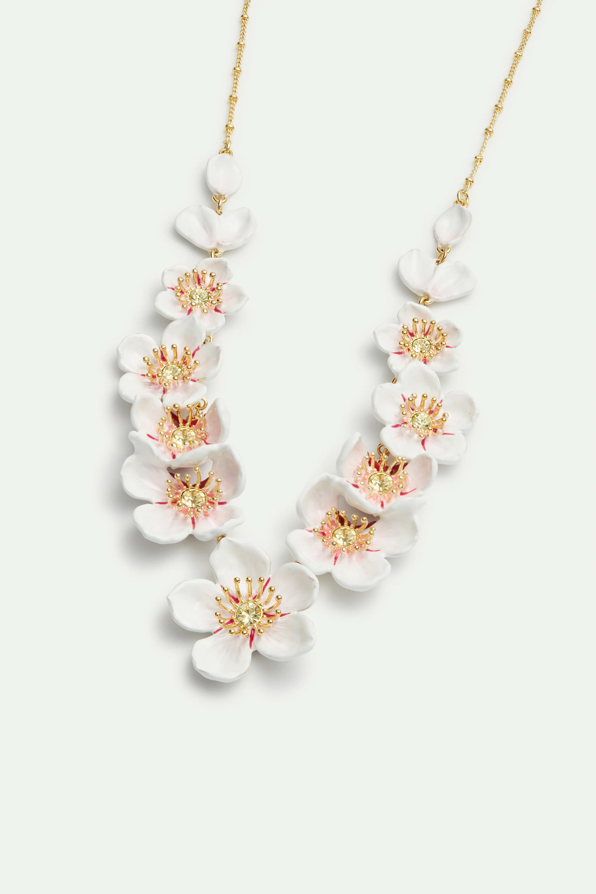 Collier plastron fleurs blanches de cerisier - Image 3
