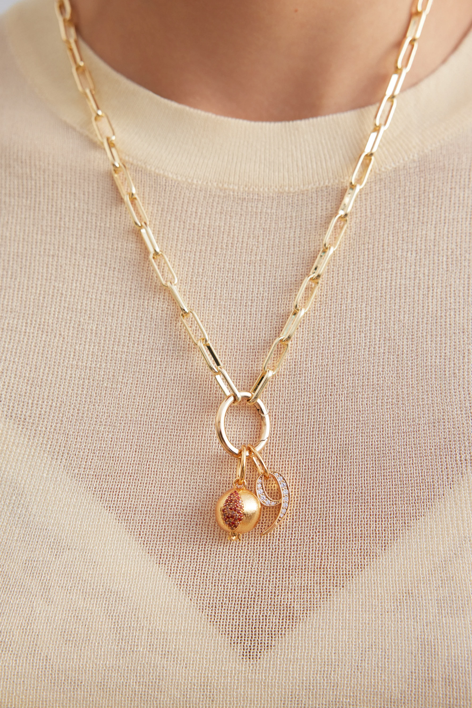 Pendentif Grenade doré, Éros et Prodigalité - Image 3