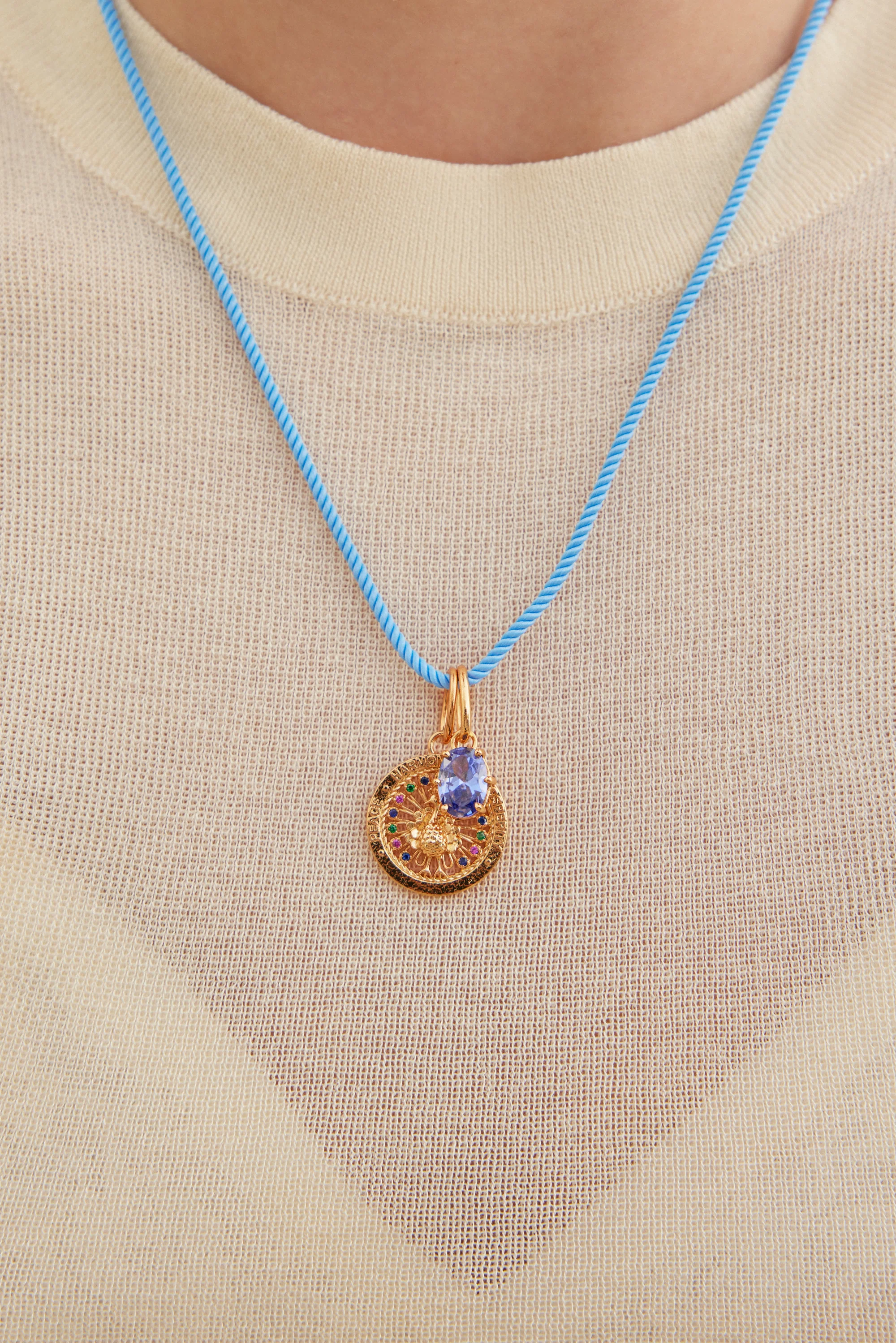 Pendentif Paon, Vigeur et Équilibre - Image 3